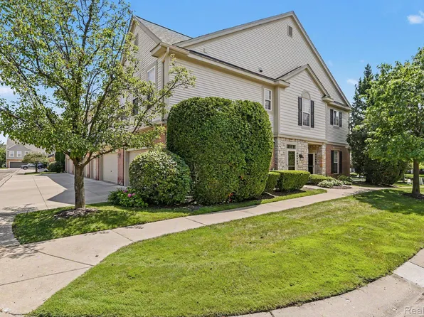 40489 Bay Harbor Ln, Canton, MI 48188