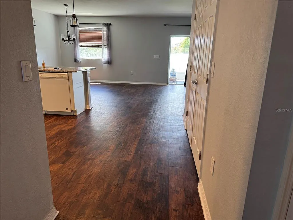 5 bed, 3.5 bath, 3305 sqft, $3,400 — Photo 3