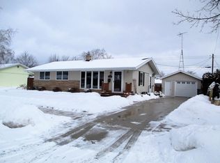 1620 Orchard Dr, Manitowoc, WI 54220