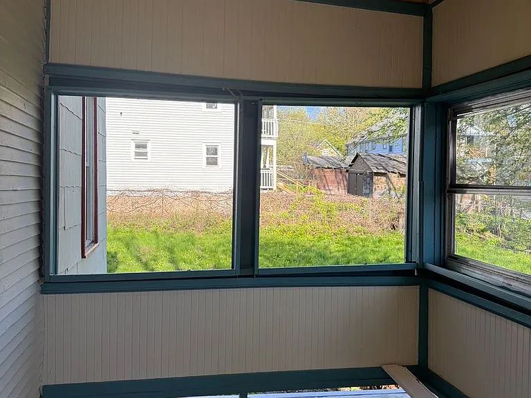 31 Marble Ave — Photo 20