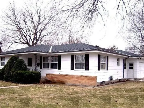 1025 Hoffman St W, Cannon Falls, MN 55009