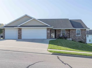 5437 Park Pl, Dubuque, IA 52002