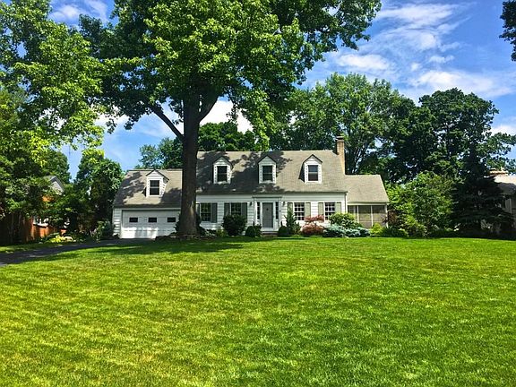 2nd image of 302 W Riverglen Dr