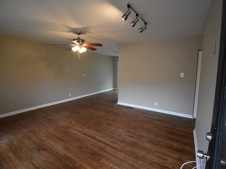397 Jon Scott Dr — Photo 3