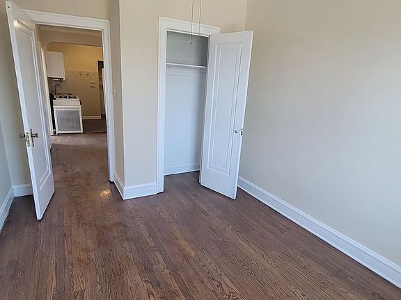 5th image of 2900-04 Laramie Avenue W George St #2