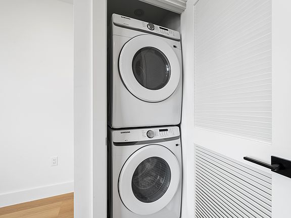 3rd image of 3372 Johnston Ave #307