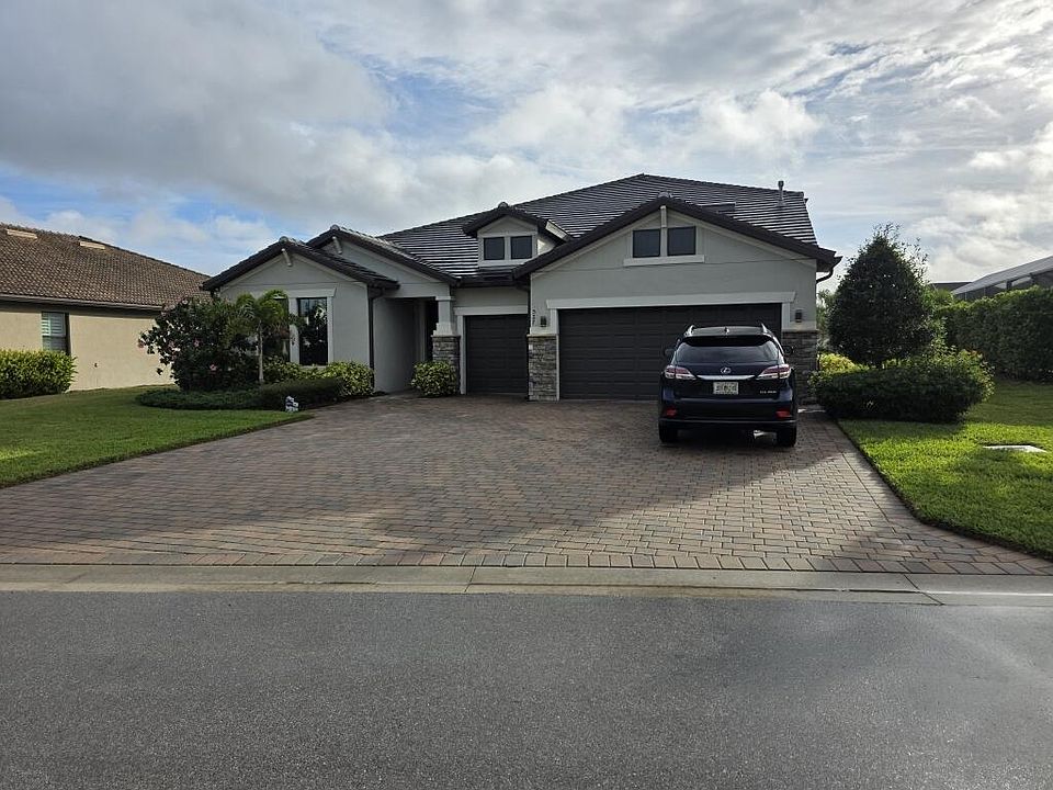 1st image of 527 SE Vallarta Dr