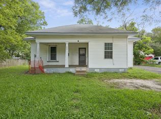 909 E High St, Terrell, TX 75160