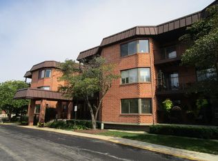 6401 Clarendon Hills Rd APT 101, Willowbrook, IL 60527