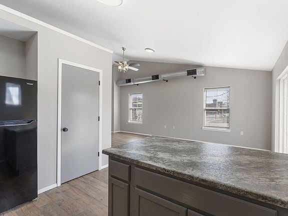 5th image of 710 W Walnut St APT 111
