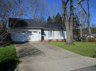 100 Glasgow Ct, Greenville, SC 29607