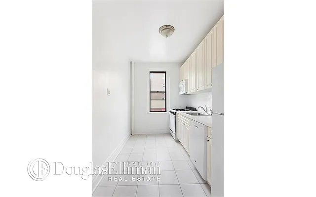 Rented by Douglas Elliman | media 33