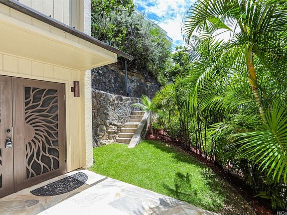 2nd image of 3200 Diamond Head Rd