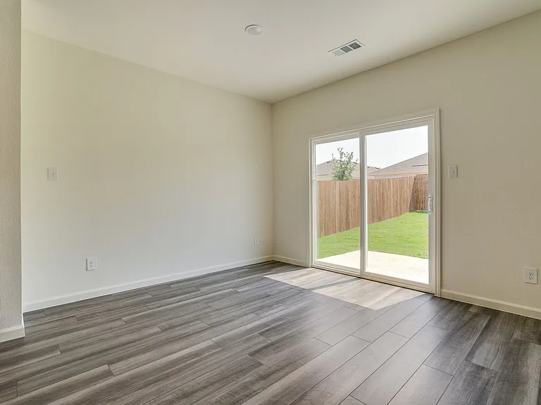 778 Camden Dr — Photo 5