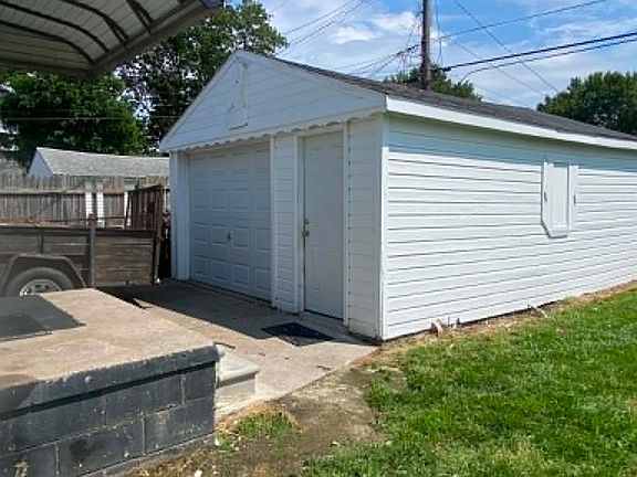 4th image of 6798 Lozier Ave