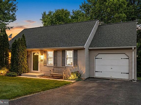 3rd image of 4083 Jasmine Pl