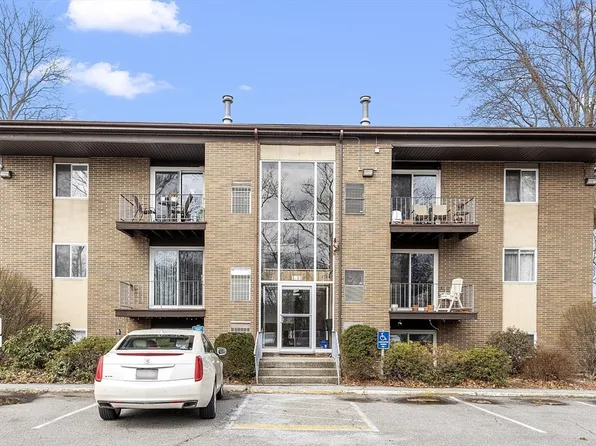 1281 Lawrence St #A6, Lowell, MA 01852