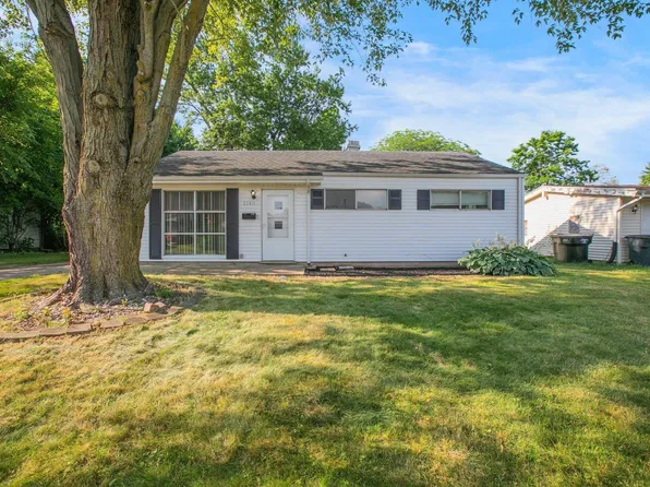 1148 Lakewood Dr, South Bend, IN 46614