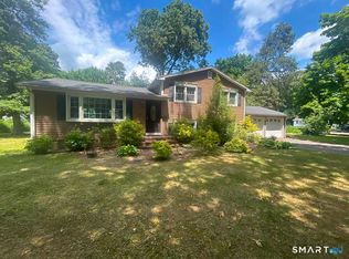 21 Larson Dr, North Haven, CT 06473