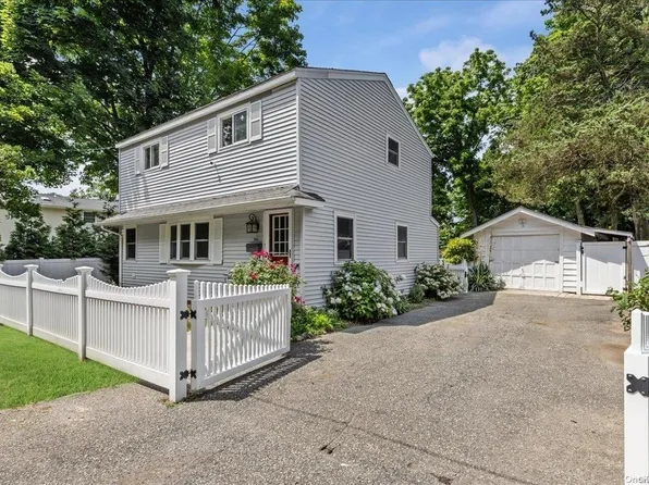 246 Lawrence Avenue, Smithtown, NY 11787