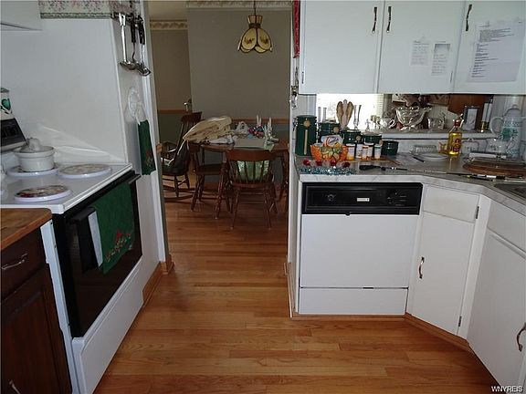4th image of 373 Evergreen Dr