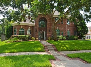 16 Victors Chase Dr, Sugar Land, TX 77479