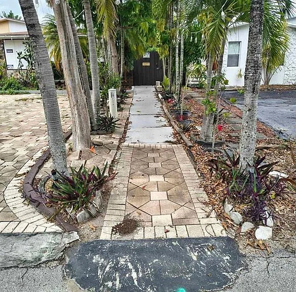 5741 SW 24th Ave #B — Photo 1