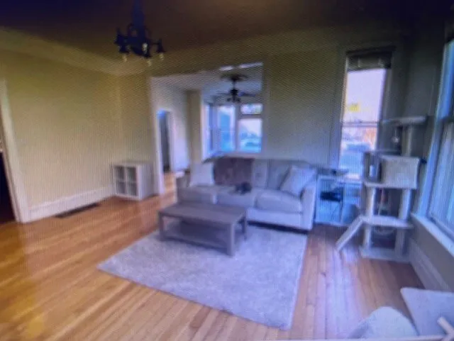 1015 W Newport Ave — Photo 3