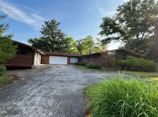 1360 Margate Ln, Libertyville, IL 60048