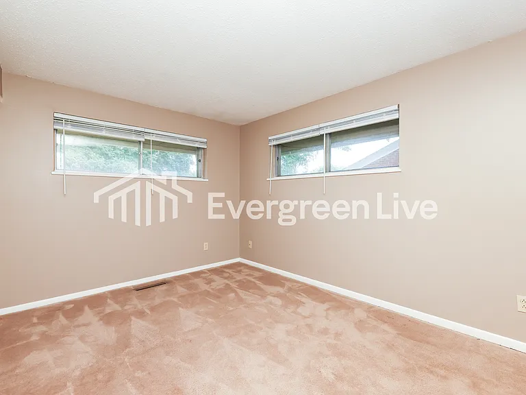 2211 Burnside Dr — Photo 12