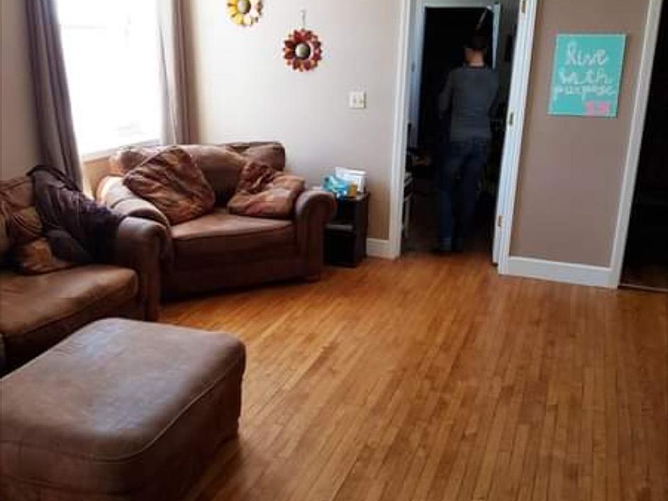 2nd image of 103 E 5th St APT 1