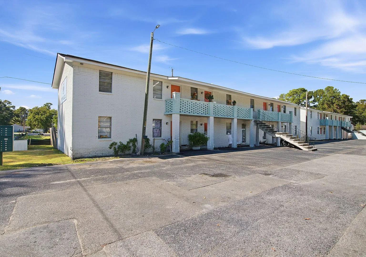Marilyn Apartments — Photo 1