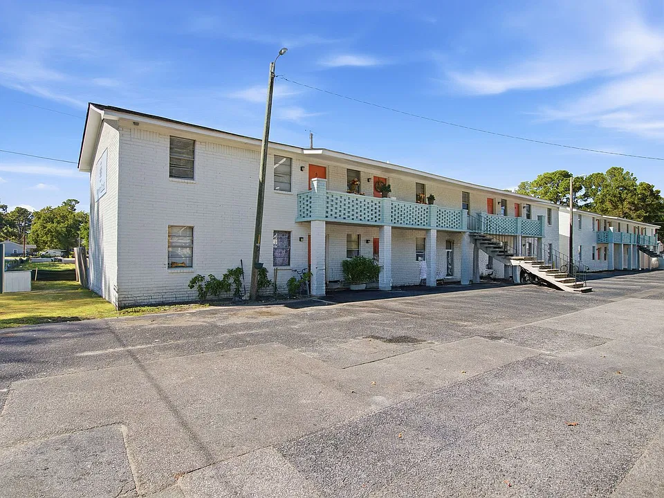 Marilyn Apartments