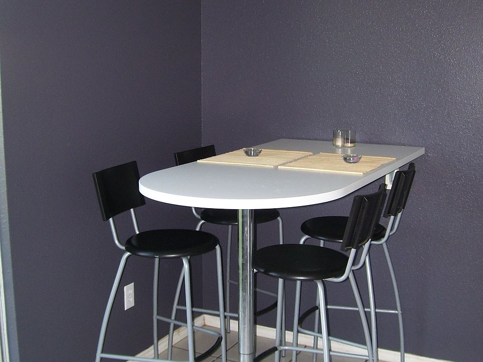 Modern style breakfast area