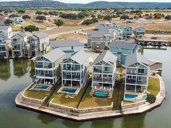 2nd image of 404 Island Cir