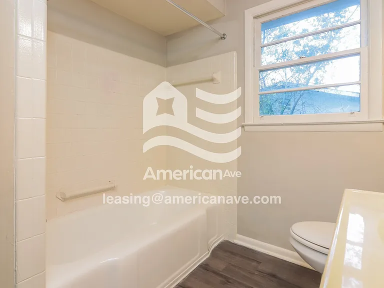 768246_011_main_bathroom_14228019.jpg