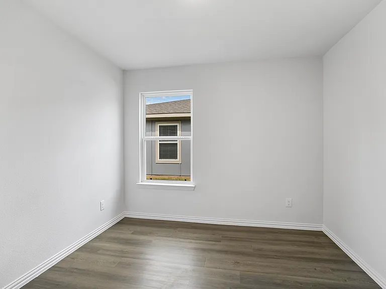 406 E Munson St — Photo 11