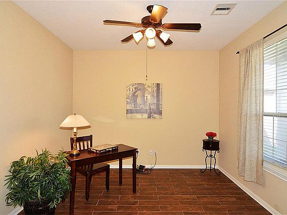 5th image of 2913 Linden Hill Ln
