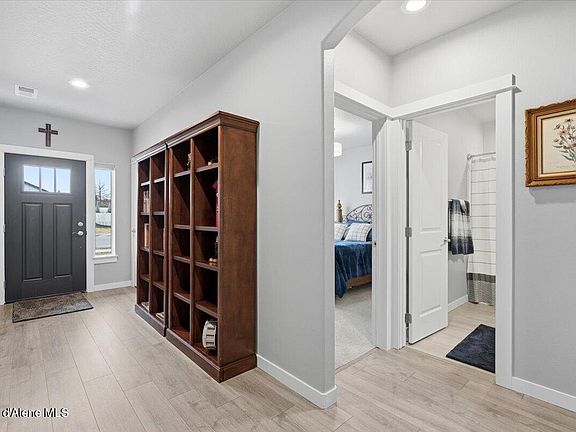 4th image of 660 E Ripatti Way