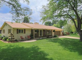 164 Spring Valley Cir, Bloomington, MN 55420