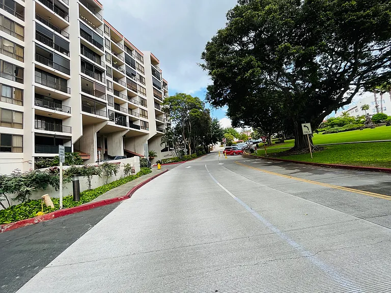 Waialae Ave — Photo 6