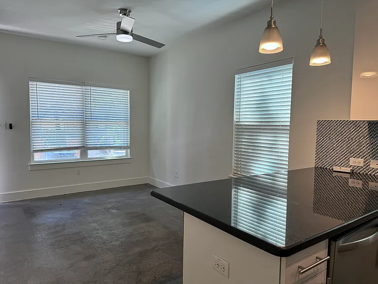 1109 W 22nd St — Photo 34