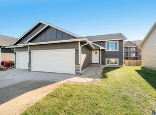 9013 W 24th St, Sioux Falls, SD 57106