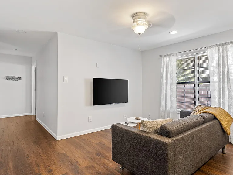 1230 S Montclair Ave — Photo 16