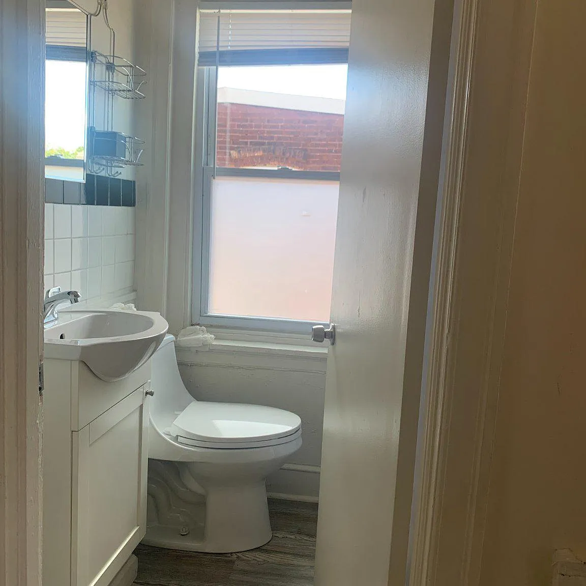 1 bed, 1.0 bath, 1590 sqft, $875 — Photo 2