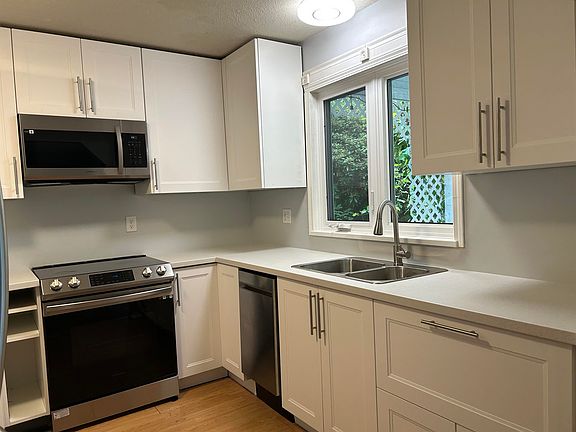 5th image of 9890 Lyndhurst St