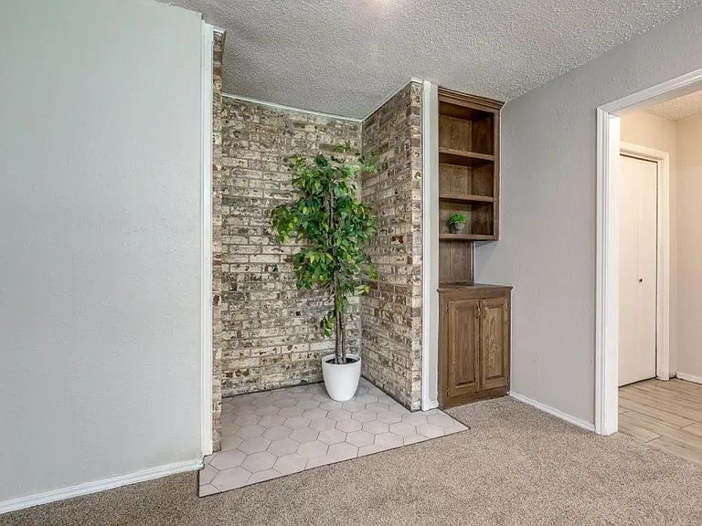 523 N Robin Way — Photo 12