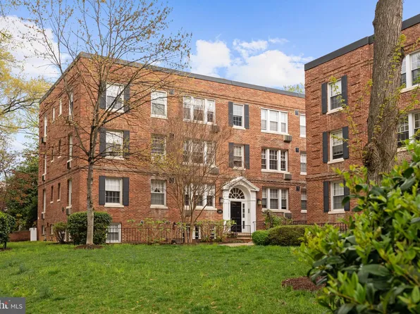 4491 Macarthur Blvd NW APT 303, Washington, DC 20007