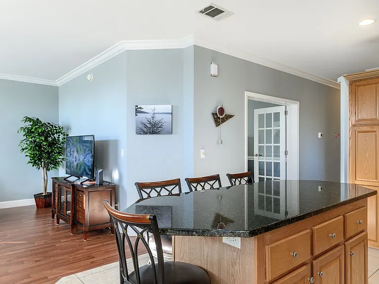 2 Emden Cir — Photo 14