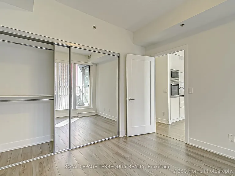 318 Richmond St W #1207 — Photo 16